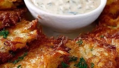 Crispy Potato Latkes with Creamy Dipping Sauce