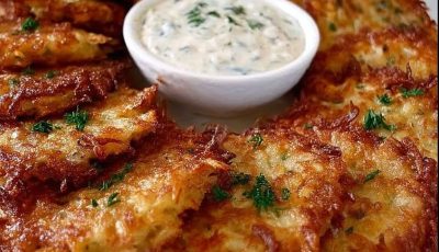 Crispy Potato Latkes with Creamy Dipping Sauce