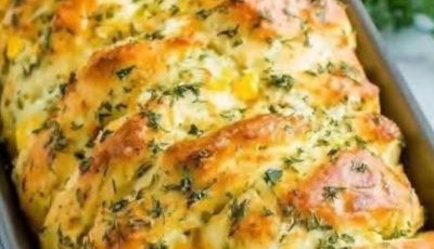 Cheesy Garlic & Herb Pull-Apart Bread