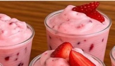 2-Minute Strawberry Yogurt Dessert