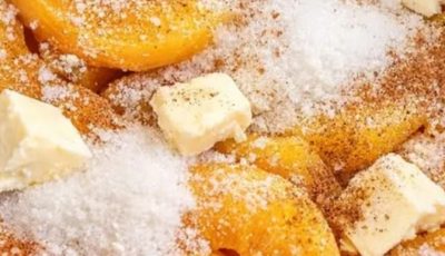 Slow Cooker 4-Ingredient Peach Dump Cake
