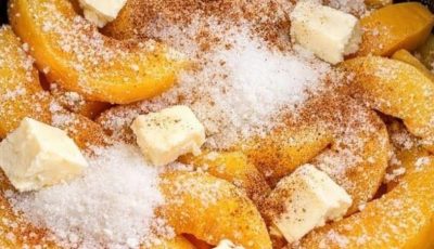 Spread canned peaches and these 3 ingredients in slow cooker for a warm dessert people scrape the spoon for